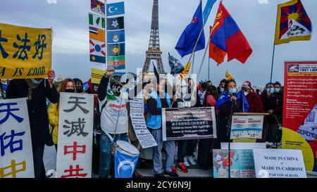 Tibetisch, Uiguren, Taiwanesen, Hong Konger, Südmongolisch, Und chinesische Aktivisten beobachteten den ‘Global Day of Action’ am Place de la Bastille in Paris, um die bevorstehenden umstrittenen Winterolympiaden in Peking zu boykottieren, die für den 2022. Februar, Paris, den 23. Juni 2021, geplant sind Stockfoto