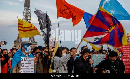 Tibetisch, Uiguren, Taiwanesen, Hong Konger, Südmongolisch, Und chinesische Aktivisten beobachteten den ‘Global Day of Action’ am Place de la Bastille in Paris, um die bevorstehenden umstrittenen Winterolympiaden in Peking zu boykottieren, die für den 2022. Februar, Paris, den 23. Juni 2021, geplant sind Stockfoto