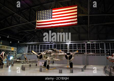 B-25 Mitchell World war II WWII Flugzeuge auf dem Display bei Die Experimental Aircraft Association EAA Air Adventure Museum Oshkosh Wisconsin Mit 48 Sterne U Stockfoto