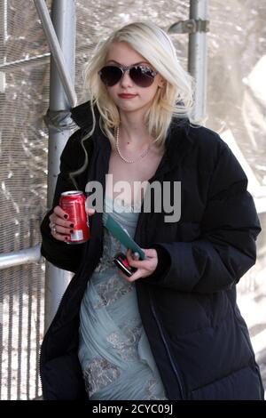 Taylor Momsen am Set des CW's 'Gossip Girl' in New York City am 8. Februar 2010. Foto: Henry McGee/MediaPunch Stockfoto