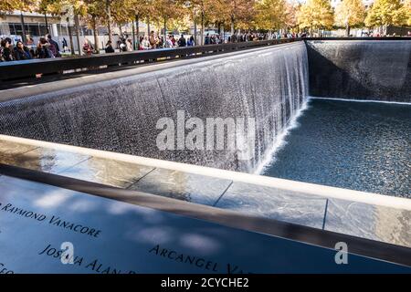 New York, New York - Nov 4, 2014: 9-11 memorial Infinity Pool Stockfoto