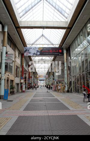 Tenmonkan Einkaufspassage in der Innenstadt von Kagoshima. Aufgenommen im August 2019. Stockfoto