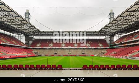 Köln, Deutschland: Sportstadion "Münstersdorfer Stadion" auch bekannt als "RheinEnergie Stadion", die Heimat der Fußballmannschaft "1. FC Köln' Stockfoto