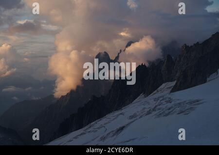 Abends Blick vom Refugio Turino Richtung mer de glace und Chamonix Stockfoto