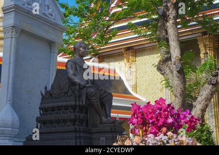 Eine Statue des Königs Chulalongkorn (Rama V.) im Wat Ratchabophit, Bangkok, Thailand, dem Sitz des heutigen Sangharat (Sangharaja), dem Kopf des thailändischen Buddhismus Stockfoto