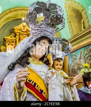 Latacunga, Ecuador - September 22, 2018 - Statue von Virgen während Mama Negra Festival gefeiert wird Stockfoto