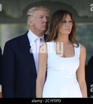 PALM BEACH, FL - JANUAR 06: Melania Trump, Barron Trump und Donald Trump nehmen am 6. Januar 2013 am Trump Invitational Grand Prix 2013 im Club Mar-a-Lago in Palm Beach, Florida Teil. Personen: Melania Trump, Donald Trump Kredit: Storms Media Group/Alamy Live News Stockfoto