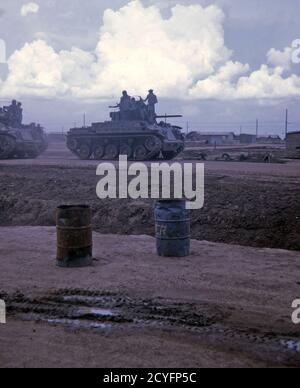 USA Vietnam-Krieg / Vietnamkrieg - Basislager Cu Chi / Army Airfield Cu Chi - US ARMY / United States Army Flakpanzer / Selbstfahrende Anti-Aircraft Gun M42 Duster Stockfoto