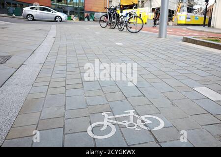 Oktober 2020 - Designated Cycle Ways in der britischen Stadt Bristol, England, UK. Mehr zur Verfügung gestellt wegen Coronavirus Pandemie Stockfoto