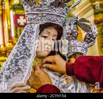 Latacunga, Ecuador - September 22, 2018 - Statue von Virgen während Mama Negra Festival gefeiert wird Stockfoto