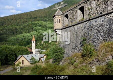 Das von Vauban entworfene Fort de France mit Blick auf die befestigte Stadt Oder Dorf Colmars-les-Alpes Haut Verdon Alpes-de-Haute-Provence Frankreich Stockfoto