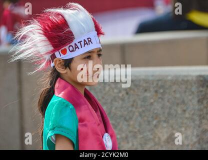 Kleines Mädchen während der Feierlichkeiten zum Qatar National Day in Doha Stockfoto