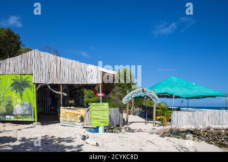 St. Vincent und die Grenadinen, Mayreau, Saltwhistle Bay, Last Bar before the Jungle Restaurant und Bar am Strand Stockfoto