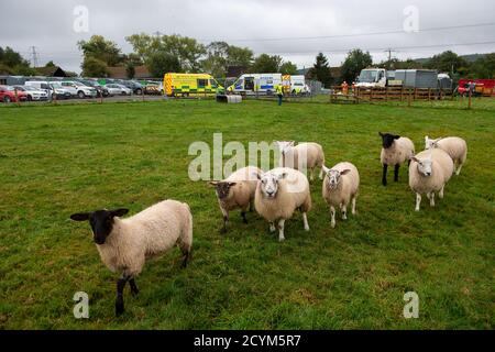 Wendover, Buckinghamshire, Großbritannien. Oktober 2020. Die Ruhe eines Teils der Durham Farm, die das Zuhause einer Generation von Bauern war, ist nicht mehr an ihr wurde einer obligatorischen Bestellung durch HS2 unterworfen und die Familie wurde aus ihrem Bauernhaus vertrieben. HS2-Arbeiter sind jetzt in ihren Scheunen ansässig und die Familie soll noch keine finanzielle Entschädigung von HS2 erhalten haben. Die zu hohe Budget- und umstrittene HS2-Hochgeschwindigkeitsstrecke von London nach Birmingham bringt 108 uralte Waldgebiete, 693 Wildtiergebiete und 33 SSSIs dem Risiko von Schäden oder Zerstörung. Kredit: Maureen McLe Stockfoto