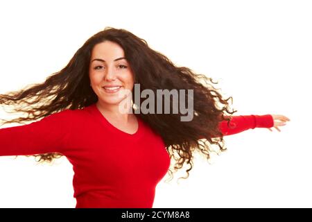 Junge glückliche Frau tanzt und dreht sich um Stockfoto