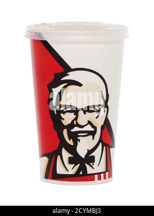 BUKAREST, RUMÄNIEN - 1. September 2015. KFC Sodapapier Tasse mit Colonel Sanders darauf. KFC, Kentucky Fried Chicken, ist eine Fast-Food-Restaurantkette Stockfoto