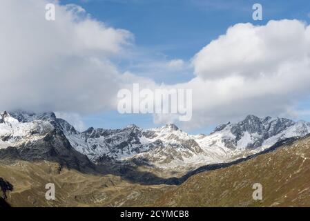 Weitwinkelaufnahme der Otztaler Alpen am 2020. September. Stockfoto