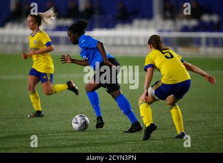 BILLERICAY, Großbritannien, SEPTEMBER 30: Karissa Rodney von Billericay Town Ladies (Blau)während der South East Division One zwischen Billericay Town Ladies Stockfoto