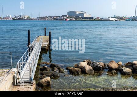 Kopenhagen, Dänemark - 27. August 2019: Pier mit seiner Gangway in der Langelinie Marina, Kopenhagen, Dänemark Stockfoto