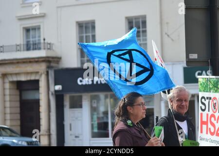 Anti-HS2-Hochgeschwindigkeits-Eisenbahnprotestanten in Leamington Spa Stockfoto