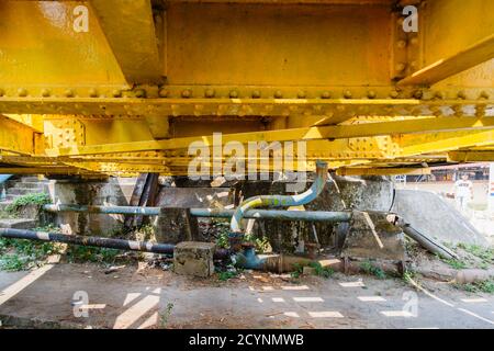 Papar, Sabah, Malaysia: Brückenlagerung der Papar-Eisenbahnbrücke. Stockfoto