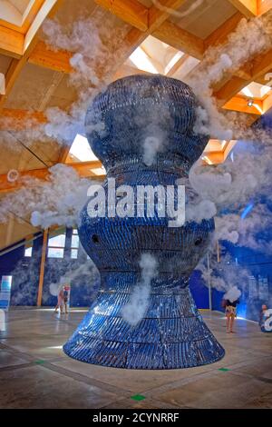 Infinity Blue Skulptur im Eden Project, Bodelva bei St. Austell, Cornwall, England. Stockfoto