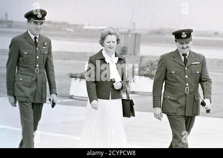 Premierministerin Margaret Thatcher bei Ankunft am Flughafen London Heathrow im August 1979 Stockfoto