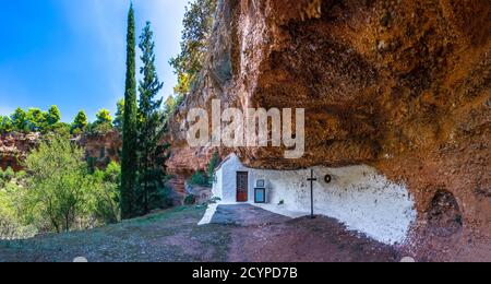 Die Kirche von AG. Georgiou (St. George), im Krater, Dolines, Twins of Argolis (Didima), Griechenland Stockfoto