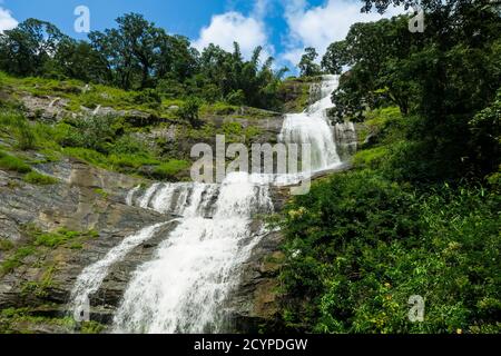 Cheeyappara Wasserfall kurz nach dem Monsun, eine beliebte Sehenswürdigkeit auf der Madurai nach Munnar Straße, fällt es 300m in 7 Stufen; Idukki Bezirk, Kerala, Indien Stockfoto