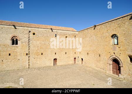 Normannischer Burghof, Castel Lagopesole, Basilicata, Italien Stockfoto