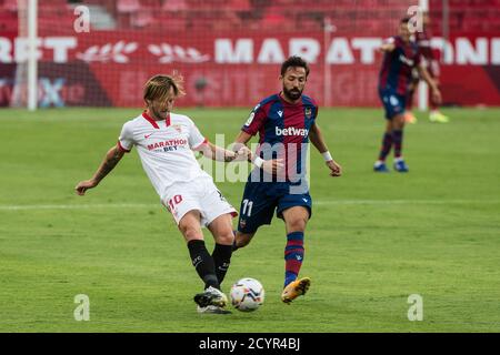 Ivan Rakitic von Sevilla und Jose Luis Morales von Levante Während der spanischen Meisterschaft La Liga Fußballspiel zwischen Sevilla Futbol Club und Levant Stockfoto