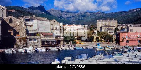 Das malerische Fischerdorf Erbalunga. Gemeinde Brando, im französischen Departement Haute-Corse, Korsika. Frankreich Stockfoto