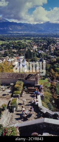 Blick vom Schloss Bled Dachcafé der Pfarrkirche St. Martin, Oberkrain im Nordwesten Sloweniens Stockfoto