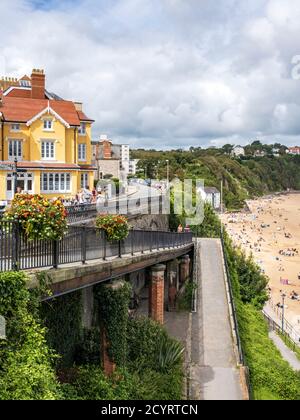 Gehweg hinunter zum Tenby North Beach, Pembrokeshire Coast National Park, Pembrokeshire, Wales Stockfoto