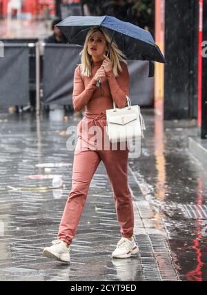 Nicht exklusiv: Ashley Roberts, Global Radio Studios, London, UK, 02. Oktober 2020, Foto von piQtured Stockfoto