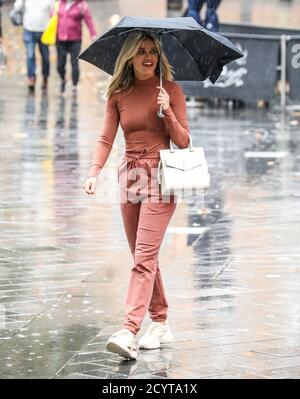 Nicht exklusiv: Ashley Roberts, Global Radio Studios, London, UK, 02. Oktober 2020, Foto von piQtured Stockfoto