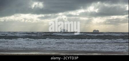 Sturm Alex schlägt die Südküste von England. Bringen Sie hohe Wellen und hohe See bei Flut. Credit Suzanne McGowan Alamy News. Stockfoto