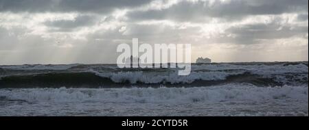 Sturm Alex schlägt die Südküste von England. Bringen Sie hohe Wellen und hohe See bei Flut. Credit Suzanne McGowan Alamy News. Stockfoto