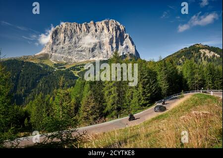 Langkofel - Saslonch, Blick vom Grödnerjoch und Grödnerjoch, Wolkenstein, Südtirol, Italien Stockfoto