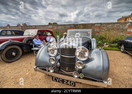 Alvis Autobesitzer, Concours of Elegance 2020, Hampton Court Palace, London, Großbritannien Stockfoto