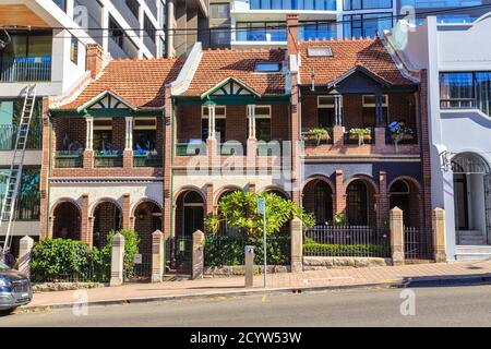 Die Alfred Street Terrassen in Milsons Point, Sydney, Australien. Diese historischen Häuser wurden 1901 im viktorianischen Stil erbaut Stockfoto