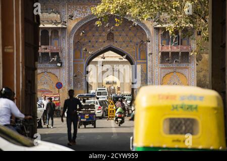 Stadtleben durch die Straßen von Jaipur während der Covid-19 Ausbruch. Stockfoto