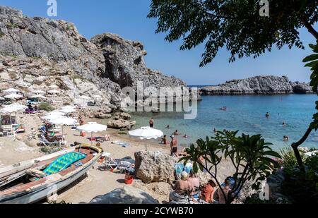 Strandbetten auf St. Pauls Bay Lindos Rhodes Griechenland Stockfoto