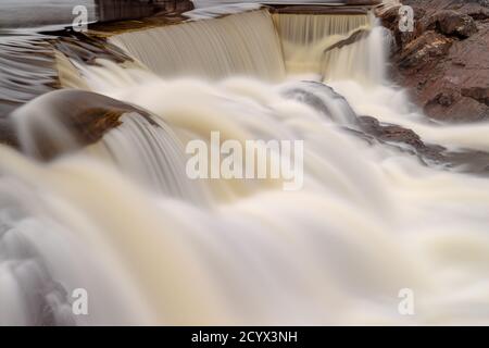 Der Ammonoosuc Fluss fällt durch einige Kaskaden in Bath, New Hampshire, USA Stockfoto