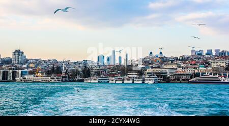 Blick auf Istanbul und die Bosporus-Straße. Türkei Stockfoto