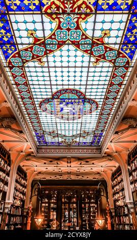 Livraria Lello, eine der ältesten Buchhandlungen in Portugal. Porto. Stockfoto