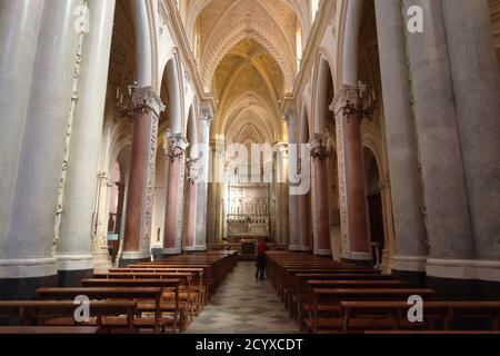 Blick auf das Kirchenschiff in der Kathedrale von Erice, Sizilien Stockfoto