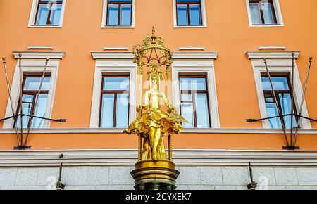 Brunnen-Denkmal "Prinzessin Turandot" vor dem Wachtangov Theater. Moskau, Russland Stockfoto