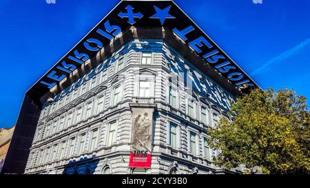 Haus des Terrors (Terror Haza). Museum in Budapest. Es enthält ein Denkmal für die Opfer der faschistischen und kommunistischen Regime im 20. Jahrhundert in Ungarn. Stockfoto