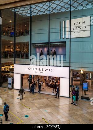 John Lewis Department Store Cambridge - Eingang zum Cambridge John Lewis Kaufhaus im Einkaufszentrum Grand Arcade Stockfoto